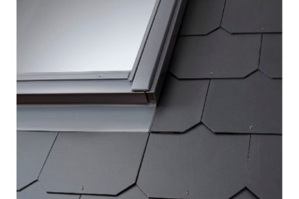 VELUX Electric Centre Pivot Roof Window White Painted 780mm x 978mm Triple Glazed GGL MK04 206621U