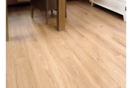 Elka Rustic Oak Laminate Flooring 1261 x 192 x 8mm Pack Size 2.162m2