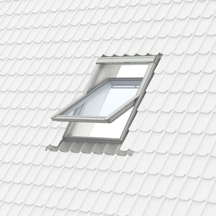 VELUX Centre Pivot Roof Window White Maintenance Free Polyurethane 780mm x 978mm GGU MK04 0070